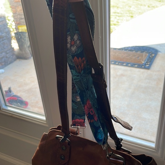 Frey bag has weird straps I’ve never used - Picture 2 of 3